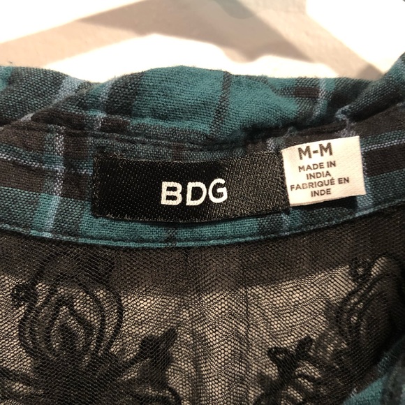 Turquoise flannel with lace on top of the back - Picture 3 of 3